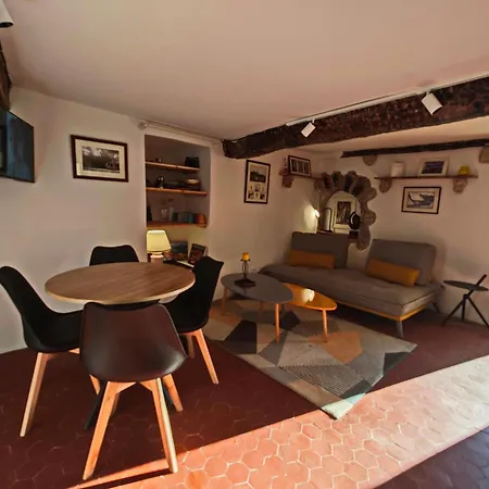 Holiday home Le Portail D'airain *